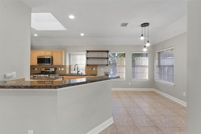 Building Photo - 1813 Oakwood Dr E