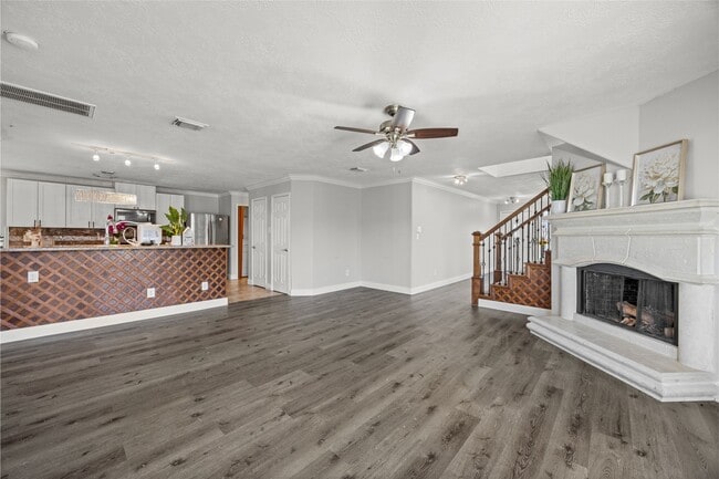 Building Photo - 14942 Gray Ridge Dr