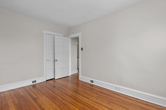 Building Photo - 603 Dayton Rd