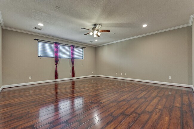 Building Photo - 106 Bella Luce