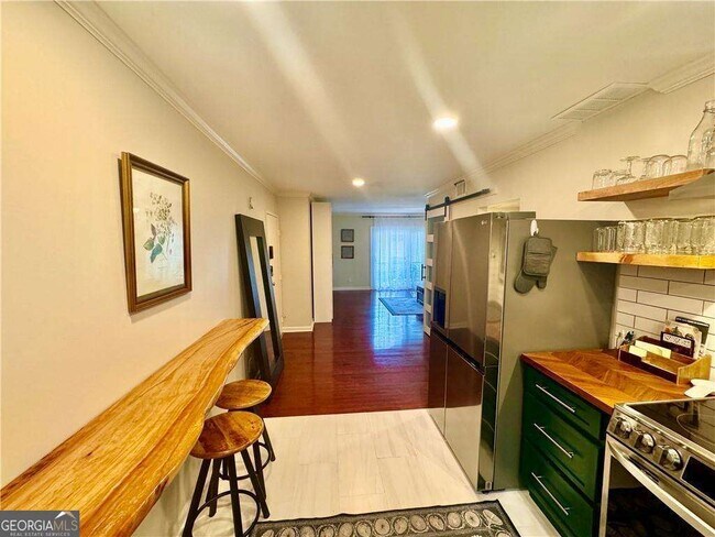 Building Photo - 1230 Woodland Ave NE