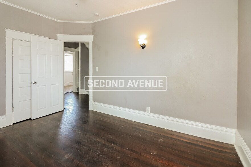Building Photo - 144 N White Ave