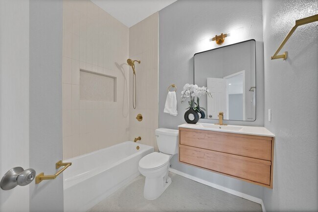Building Photo - 137 Heritage Dr