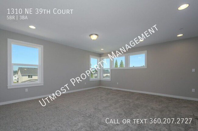 Building Photo - 1310 NE 39th Ct