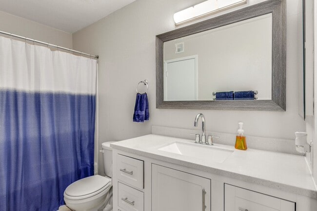 Building Photo - BEAUTIFUL AND SPACIOUS 1ST FLOOR MESA CONDO!