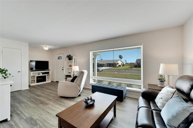 Building Photo - 1216 Hacienda Dr