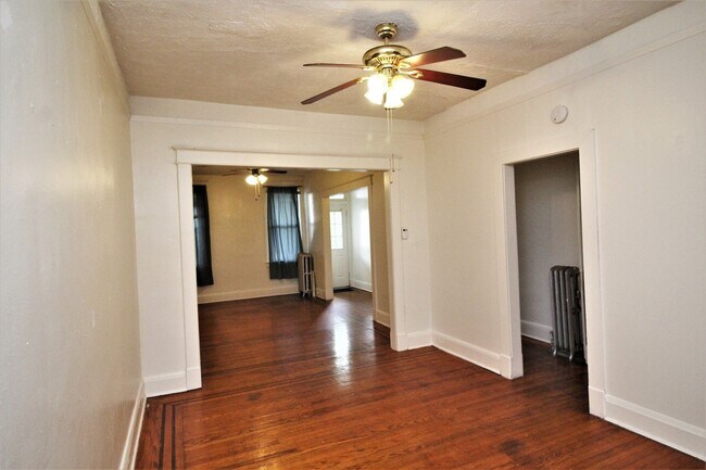 Building Photo - 2026/2027 JHU Off-Campus 3bd/1ba Rowhouse  w/ W/D & rear yard! -Available 6/9/26