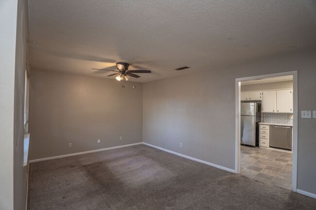 Building Photo - Large Backyard in North Little Rock