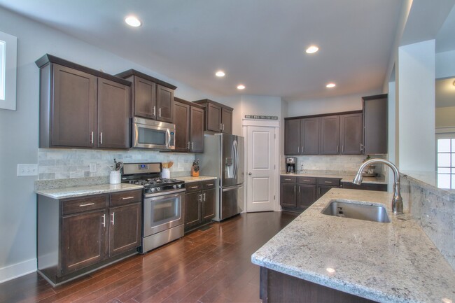 Building Photo - 1113 Camden Cir