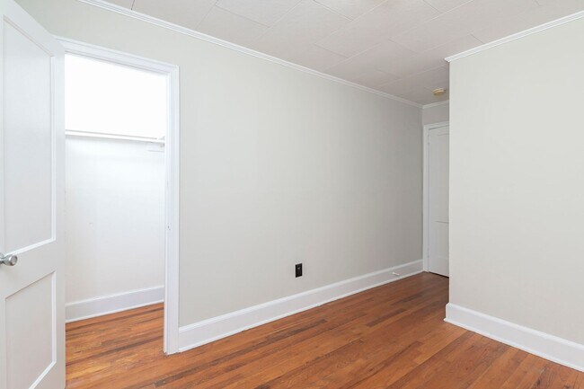 Building Photo - 2 bedroom, 1.5 bath home for rent in the h...