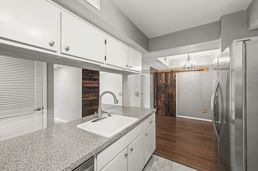 Building Photo - 265 Hillsboro Pl