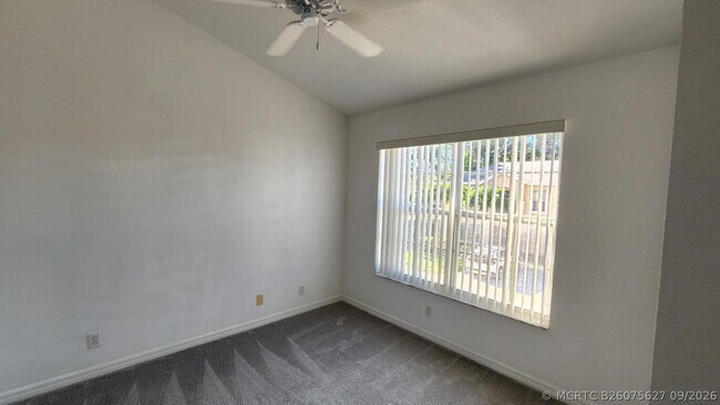 Building Photo - 271 Live Oak Ln
