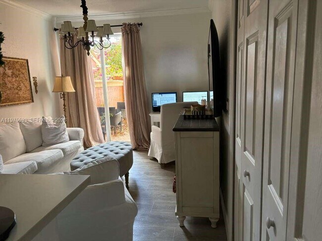 Building Photo - 6104 NW 114th Pl