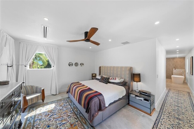 Building Photo - 1281 S Venetian Way