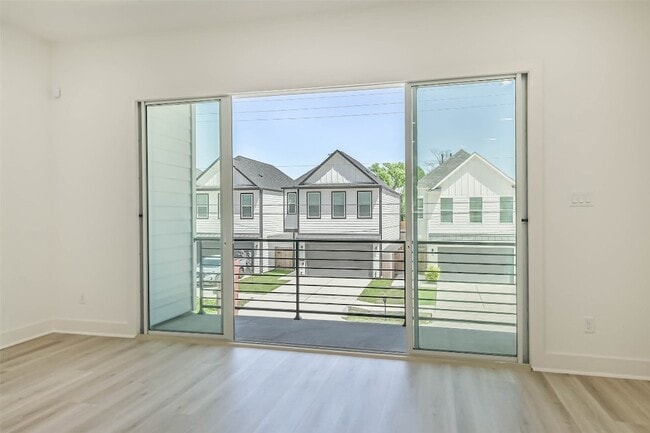 Building Photo - 5703 Balbo St