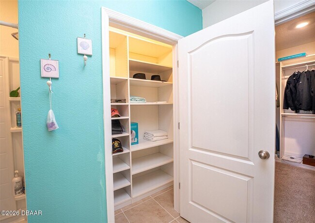 Building Photo - 1326 Middle Lk Dr