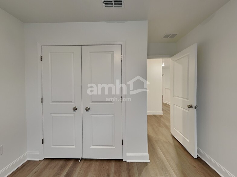 Building Photo - 965 Carnelian Ln