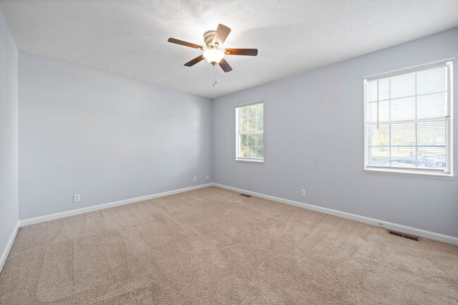 Building Photo - 2 Bedroom Condo For Rent Near Post!