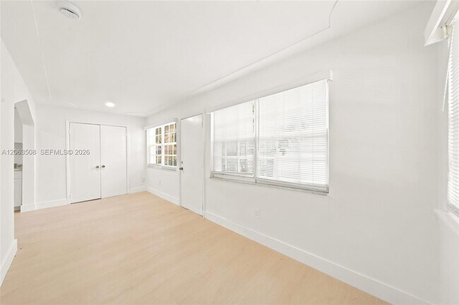 Building Photo - 119 NE 56th St