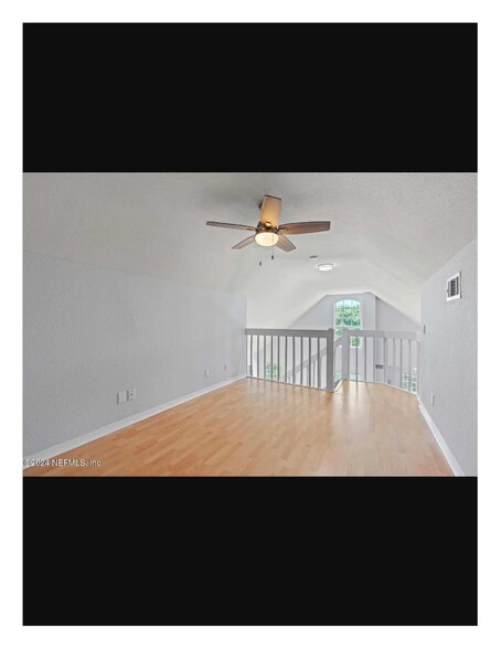 Building Photo - 13700 Richmond Park Dr N