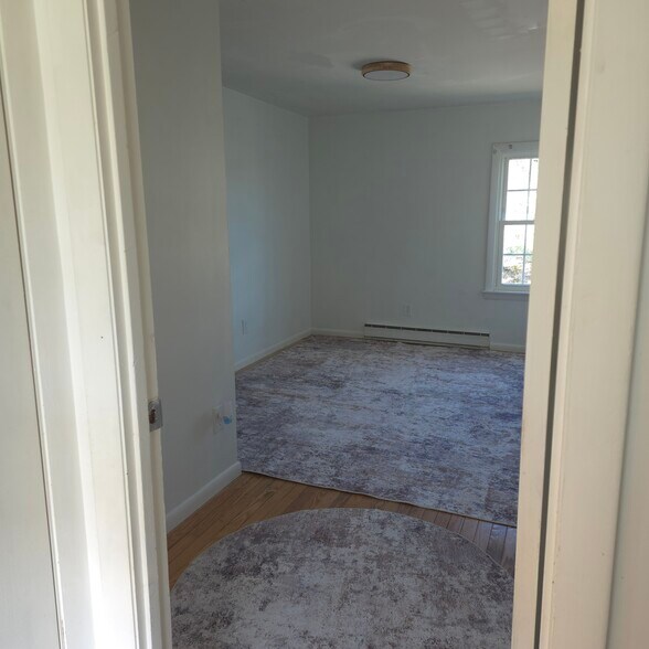 Building Photo - 5 Fairview Park Rd