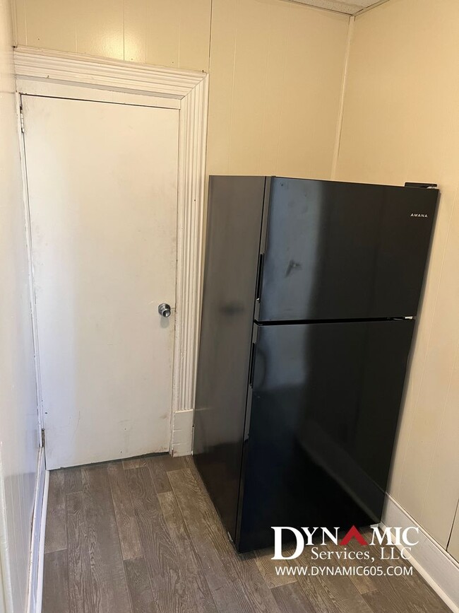 Building Photo - Remodeled 3 Bed / 1 Bath Remodeled Queen Anne Duplex – Downtown Sioux Falls
