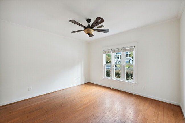 Building Photo - 439 Grant St SE