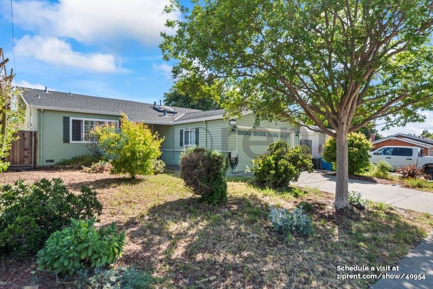Building Photo - 33125 Basswood Ave