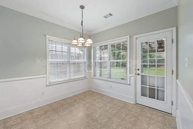 Building Photo - 4890 Somerset Dr