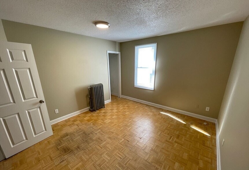 Building Photo - 1121 7th St SE