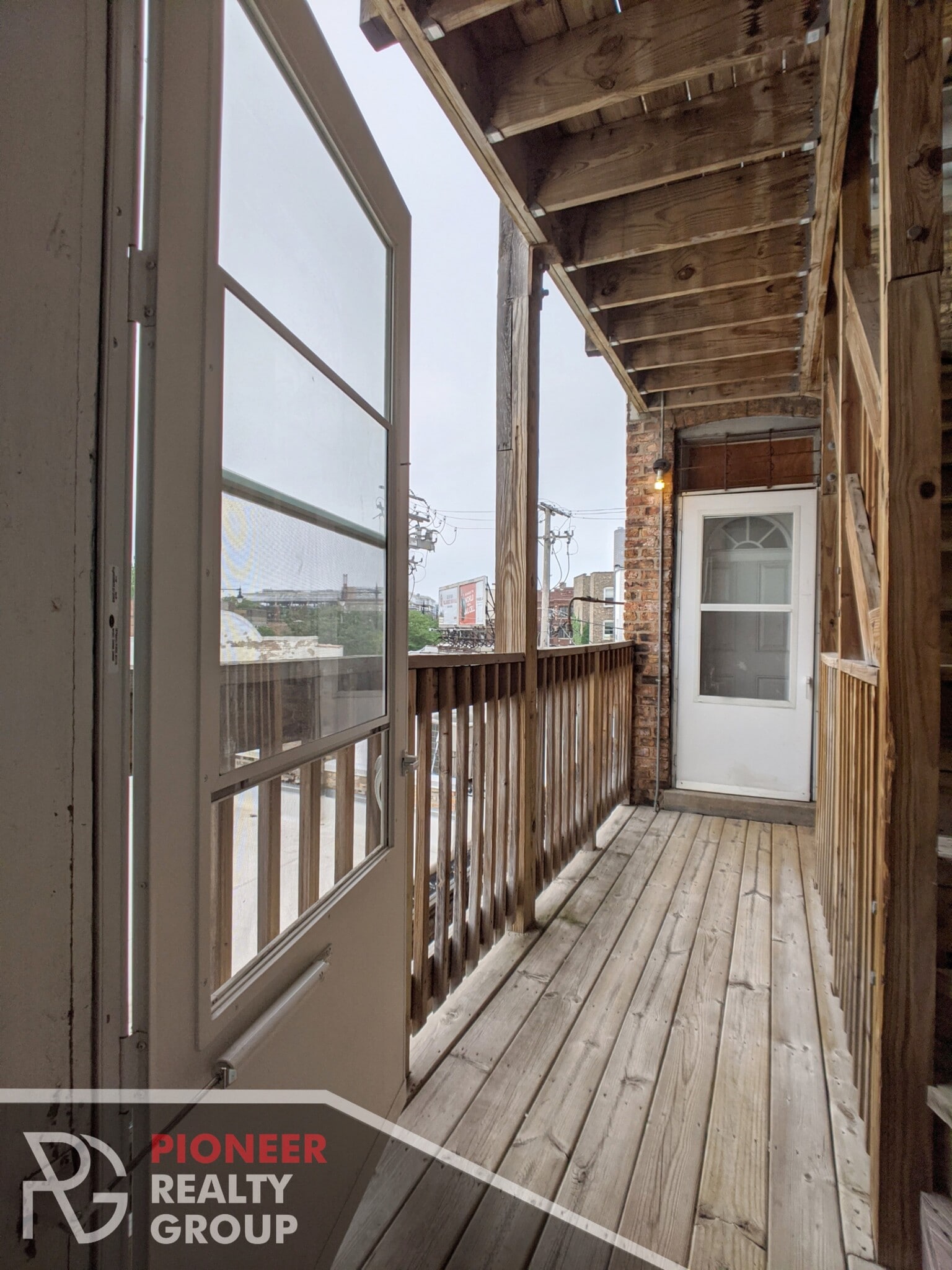 Building Photo - 555 W Aldine Ave