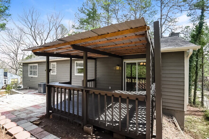 Building Photo - 249 Castleair Dr NE