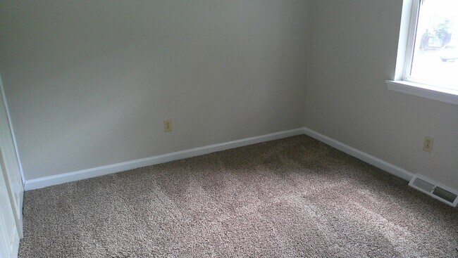 Building Photo - 6 or 18 MONTH LEASE AVAILABLE