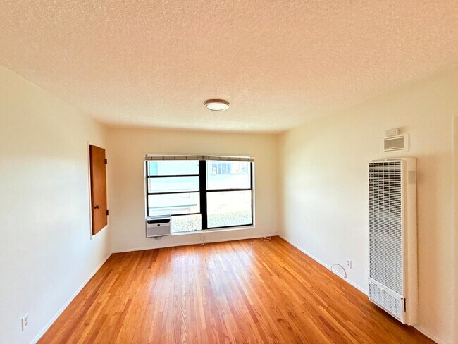 Building Photo - 2270 White St