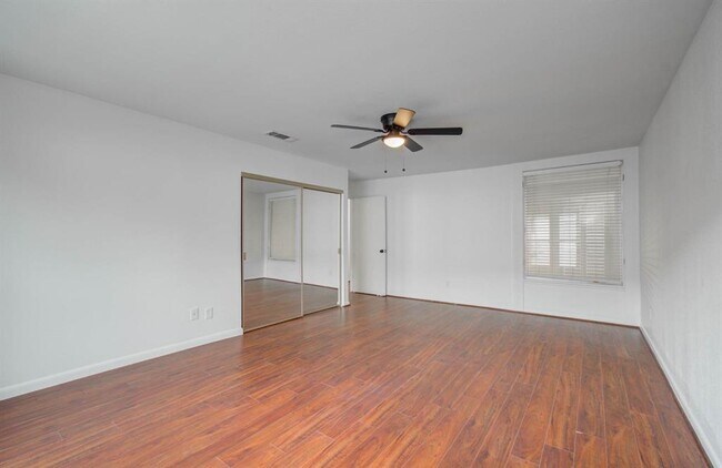 Building Photo - 5867 Sugar Hill Dr