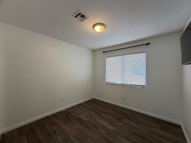 Building Photo - SINGLE-STORY HOME | GATED COMMUNITY | FLEXIBLE FURNISHING OPTIONS I 4 Bedroom Home with Private B...