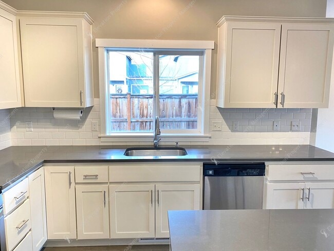 Building Photo - Bright Southeast Bend Home Near Canal Trai...