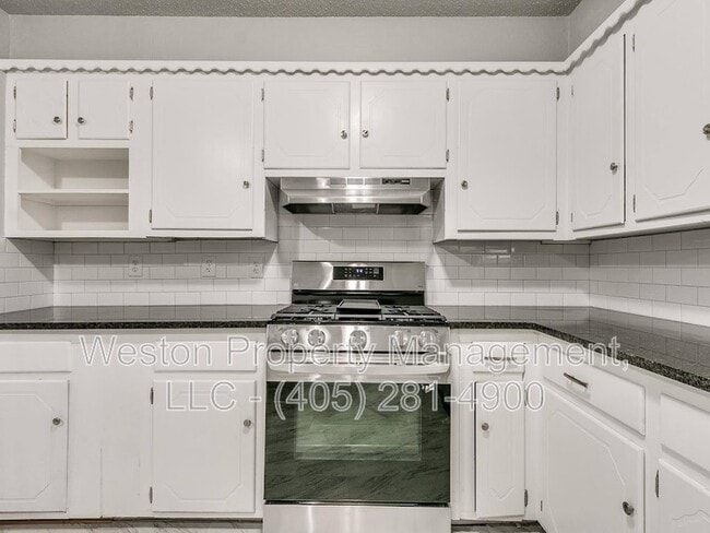 Building Photo - 1011 Crown Dr