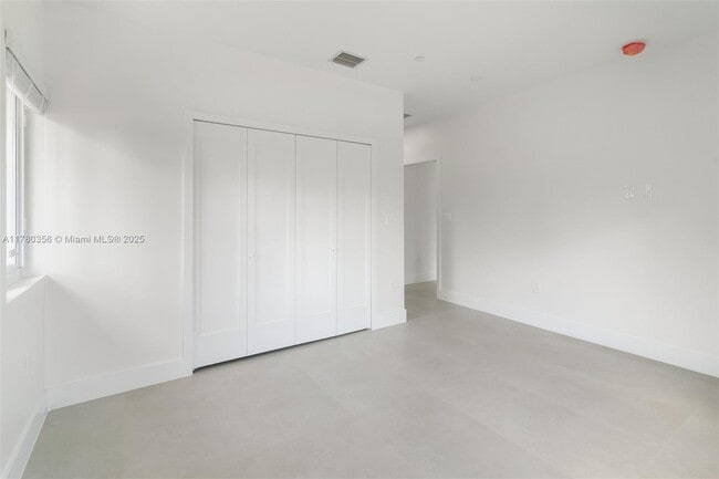 Building Photo - 4765 SW 87th Ct
