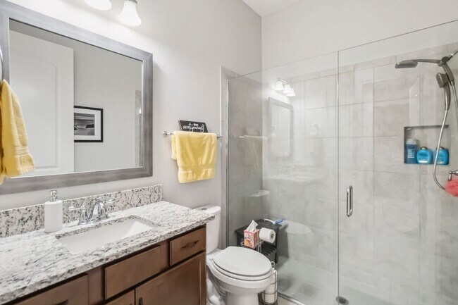 Building Photo - For Rent: Immaculate 3 Bed, 3 Bath + Flex ...