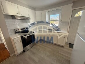 Building Photo - 2240 W Lawn Ave