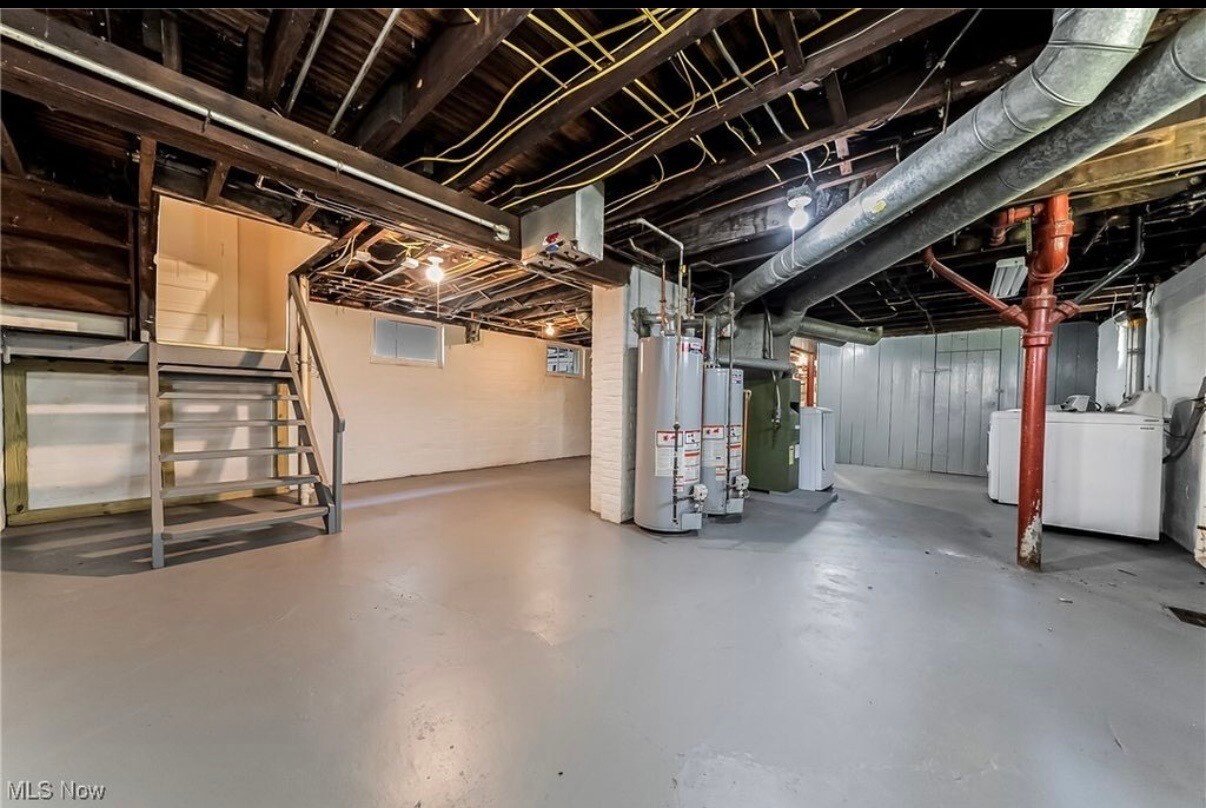 Building Photo - 2206 Lewis Dr