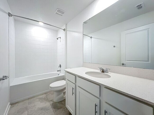 Building Photo - 4/2 Groveland Home with Solar Panels-MOVE IN SPECAIL: ONE MONTH FREE RENT