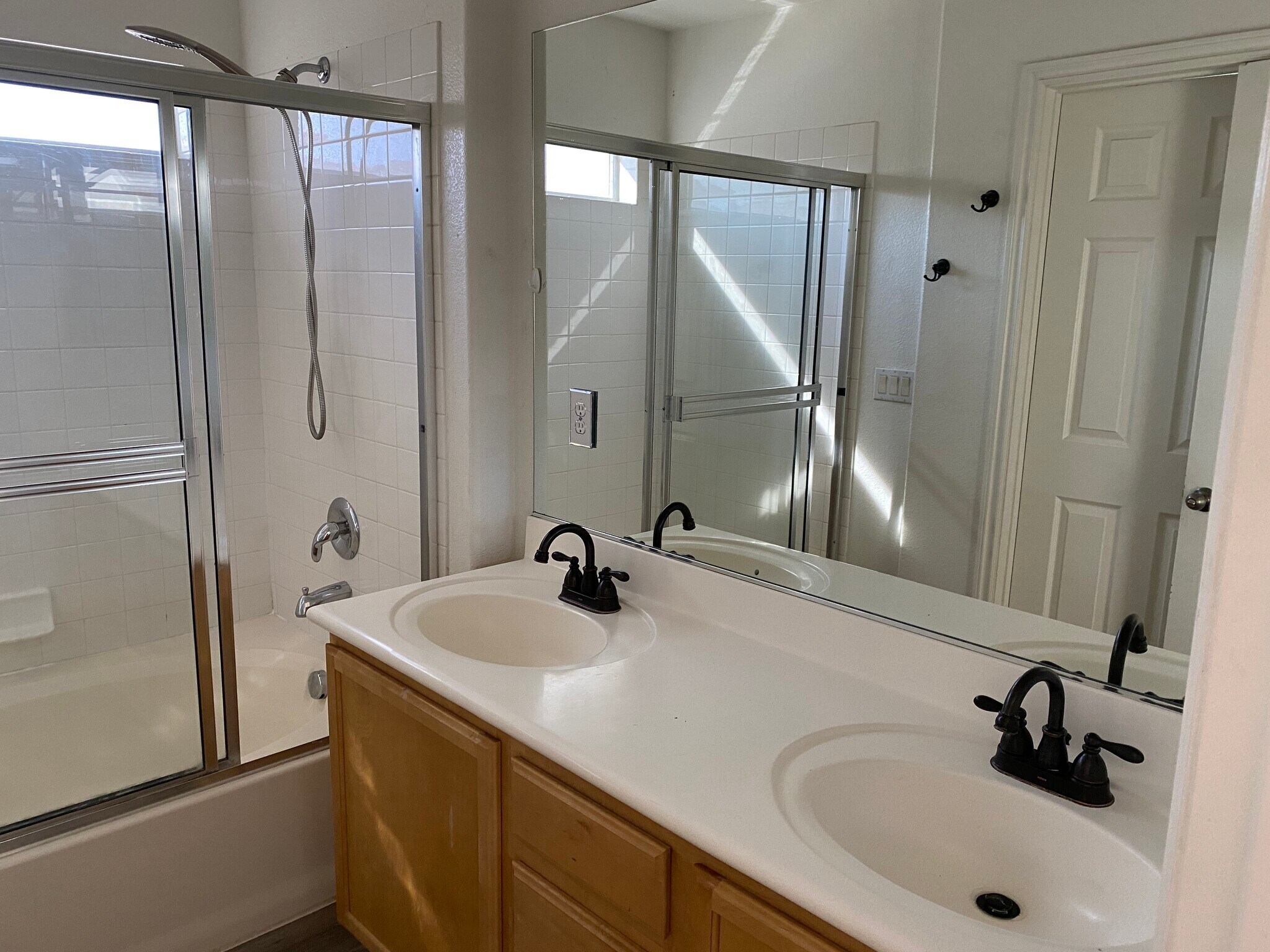 Primary bathroom - 1599 Evening Spirit Ave