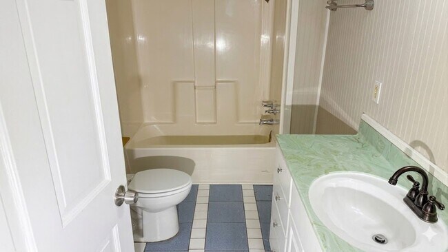 Building Photo - 2408 Gordon St