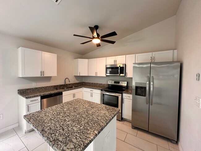 Building Photo - 2212 SW Santa Barbara Pl