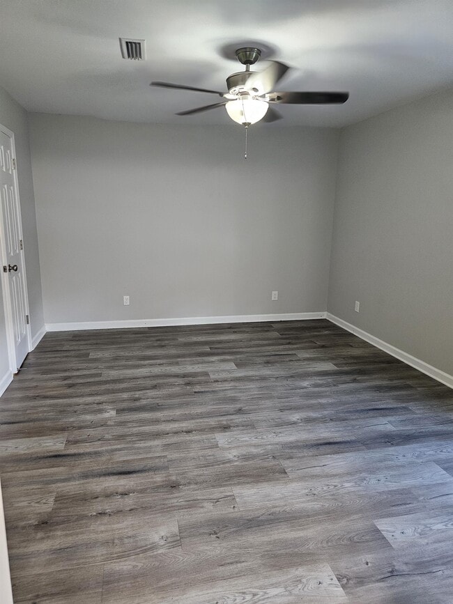 Building Photo - 1304 Clearmont Dr
