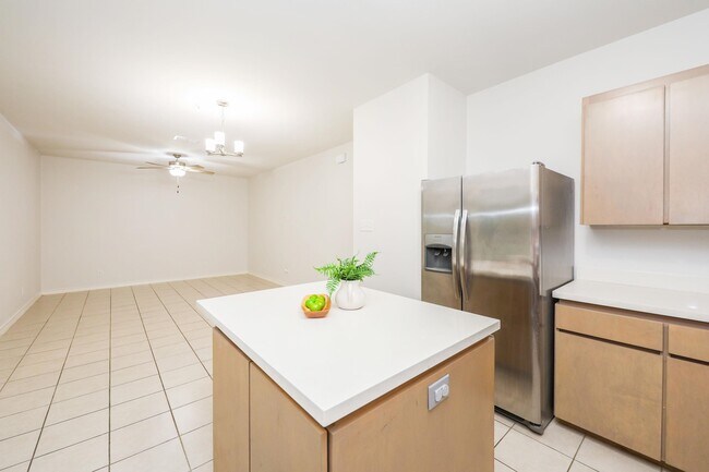 Building Photo - 1511 Don Camilo Blvd