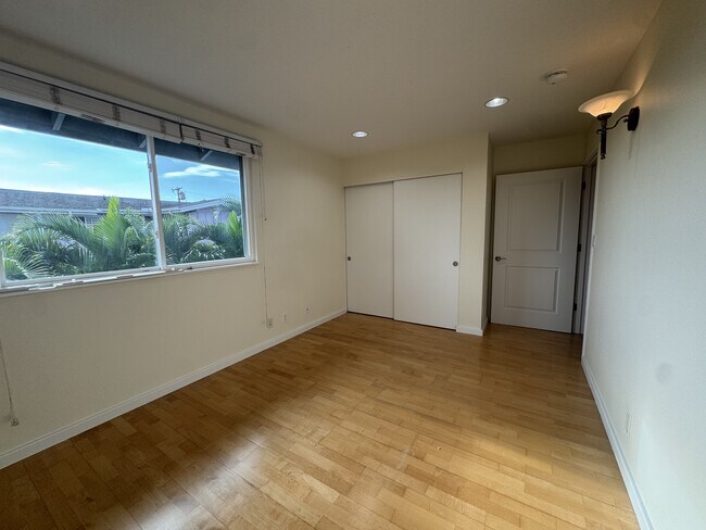 Building Photo - 1021 Koko Head Ave