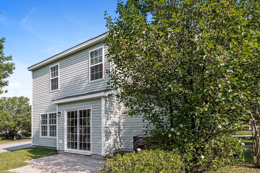 Building Photo - 3917 Apperson Dr